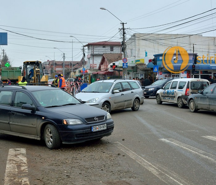 Târgovişte: Circulaţie blocată pe Bdul Tudor Vladimirescu