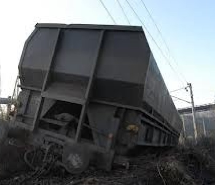 Tren mărfar, deraiat lângă Târgovişte, din cauză că au fost furate componente de cale ferată