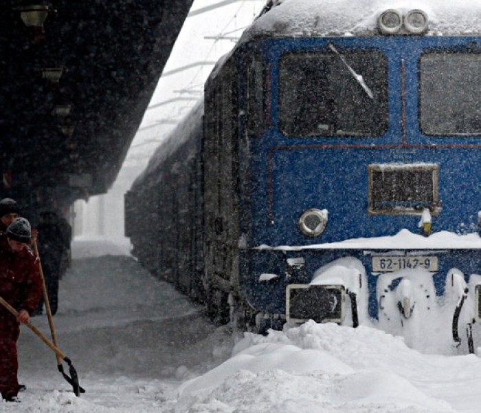 Tren blocat la Nucet