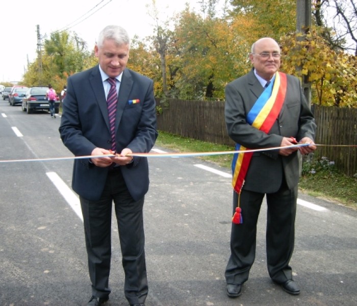 Şcoală gimnazială şi drum judeţean, inaugurate la Şuţa Seacă