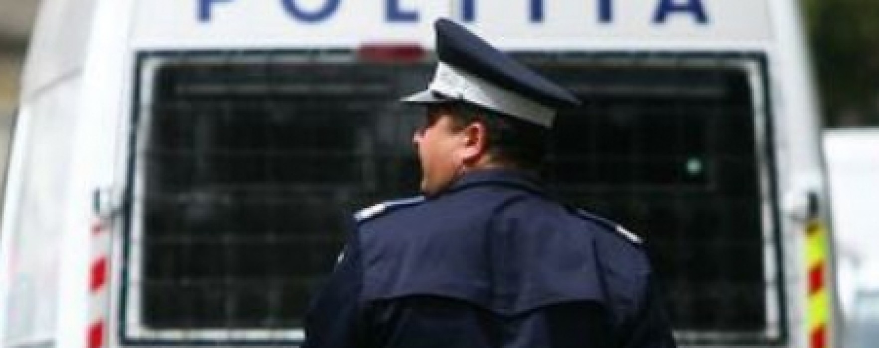 Dâmboviţa: Bărbat reţinut, după ce şi-a dat afară din casă soţia şi copilul de 6 ani