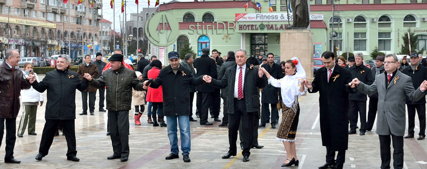 Târgoviştenii s-au prins în horă cu autorităţile de Ziua Unirii (foto)