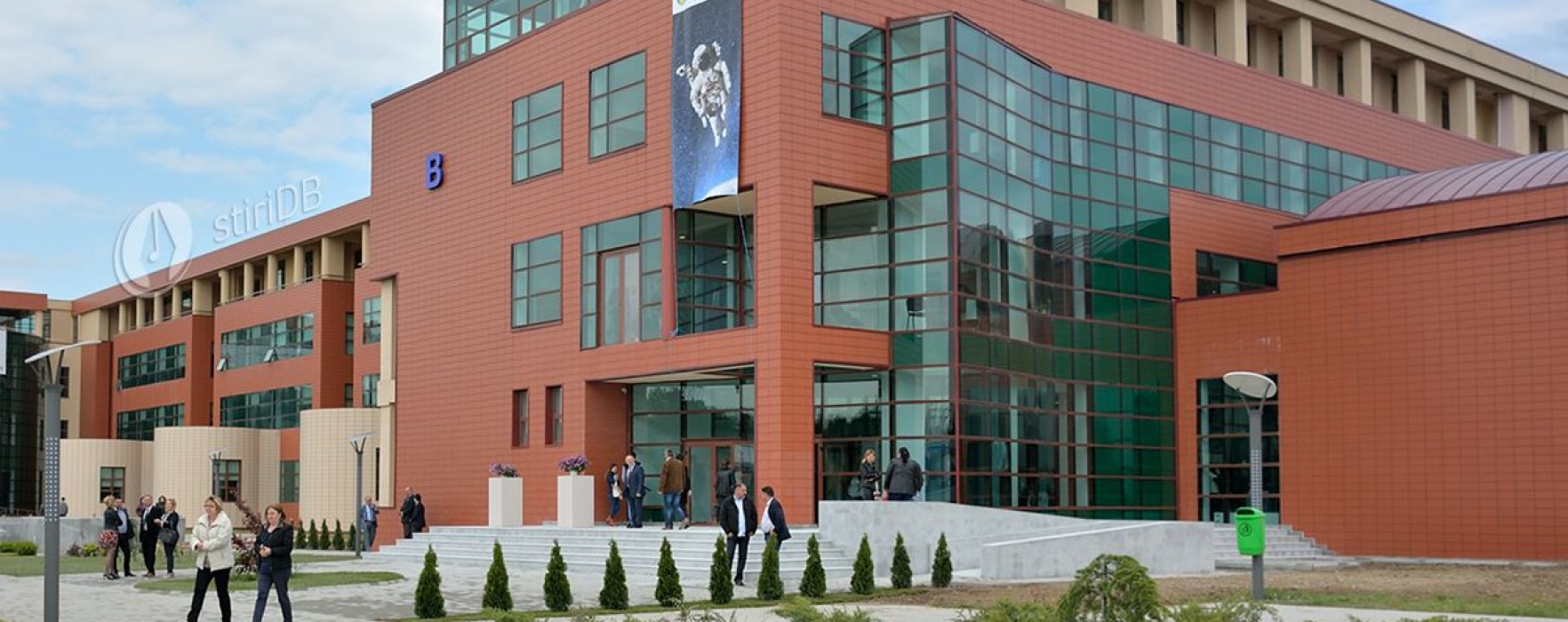 Stolojan, A. Năstase şi Ponta, la inaugurarea sediului a două facultăţi de la Universitatea Valahia