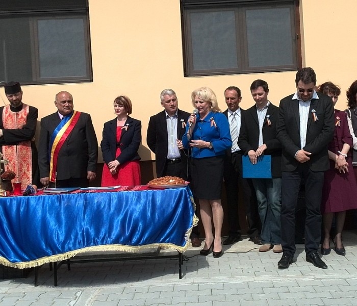 Viorica Dăncilă (PSD), candidat la europarlamentare, a participat la inaugurarea unui after school, la Raciu