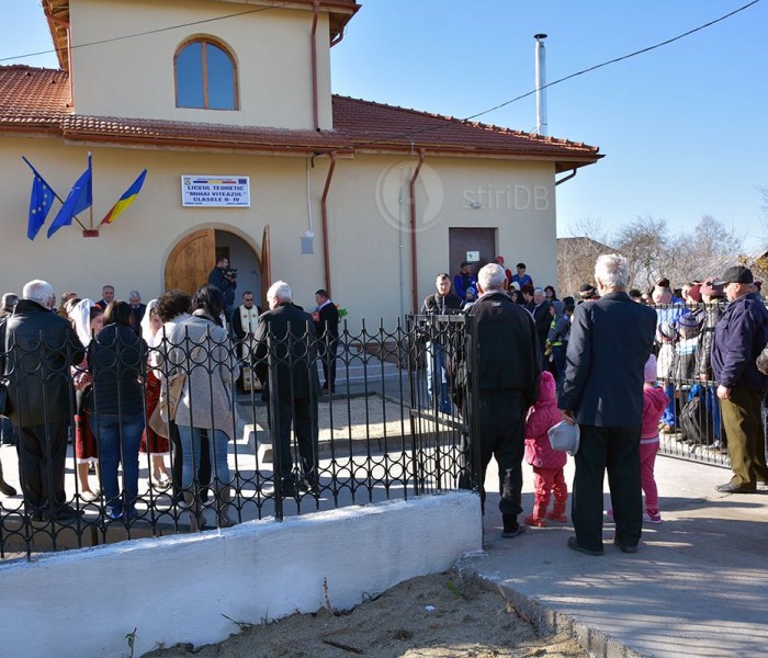 Dâmboviţa: Şcoală şi teren de sport, inaugurate la Vişina