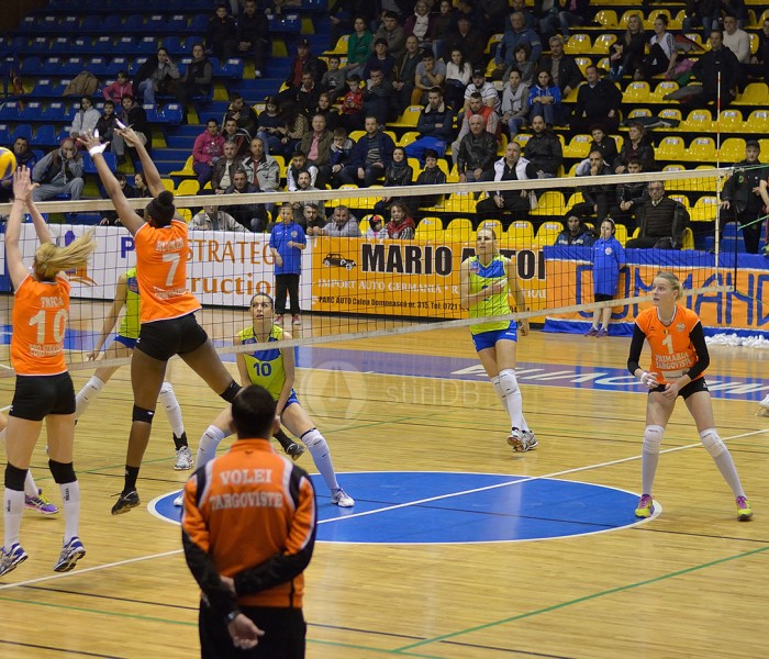 Volei feminin: CSM Târgovişte câştigă şi e la un pas de calificarea în finală (foto)