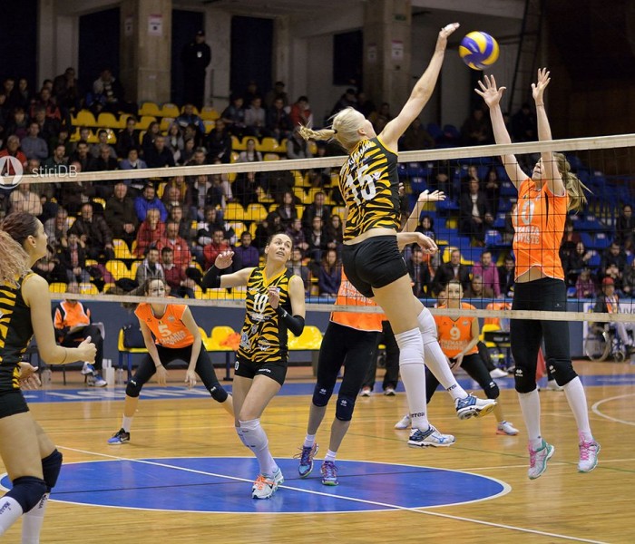 Volei feminin: CSM Târgovişte-CSM Bucureşti 2-3 în primul meci din semifinalele campionatului