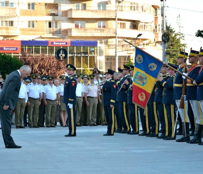 Ministrul Apărării, prezent la manifestările de la Târgovişte cu prilejul Zilei Imnului (foto-video)